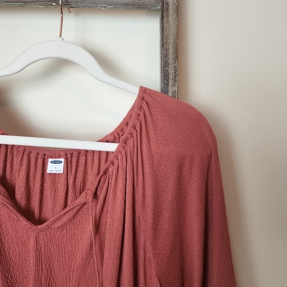 ⭐️40% Off⭐️ Old Navy Pucker Bell Sleeve Top - Picture 5 of 13